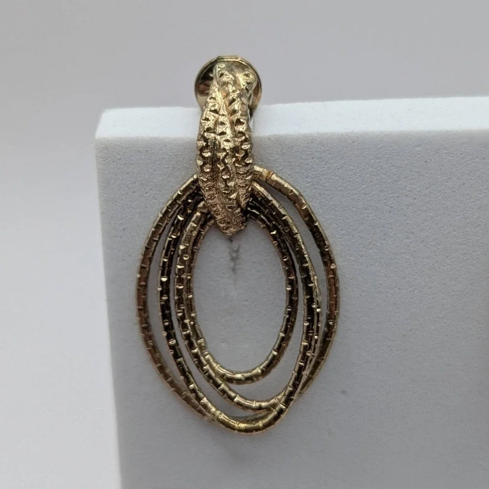 Vintage Napier Gold Tone Triple Oval‎ Hoop Clip On Earrings Signed HMN Textured